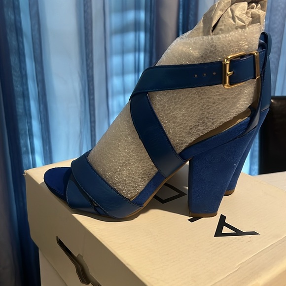 ALDO Blue heels size 8 - Picture 2 of 4